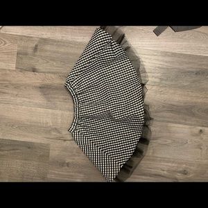 Cute black and white patterned skirt 3T